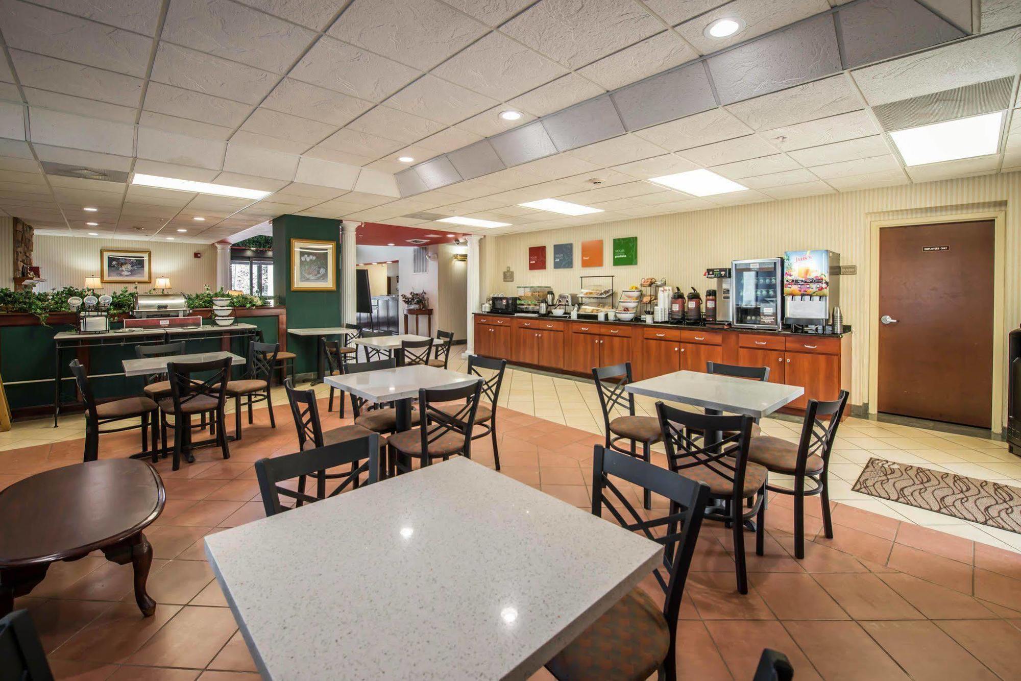 מורגנטון Comfort Inn & Suites מראה חיצוני תמונה